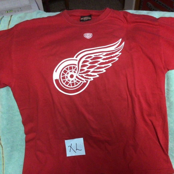 DETROIT RED  WINGS cup champs tshirt - Picture 1 of 2